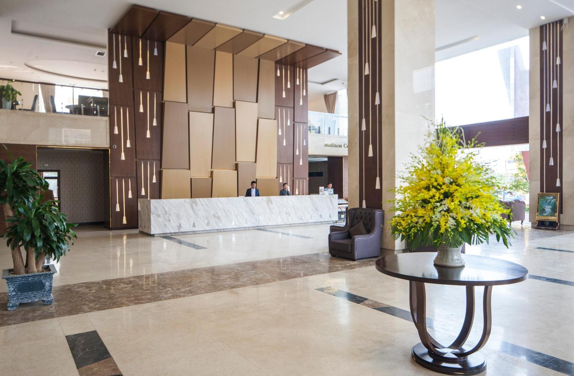Muong Thanh Grand Quang Tri Hotel Exterior foto
